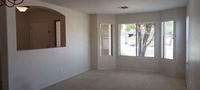Building Photo - Spacious Two Story 4 Bed/3 Bath with Large...
