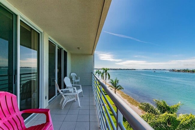 Building Photo - 6085 Bahia Del Mar Cir N