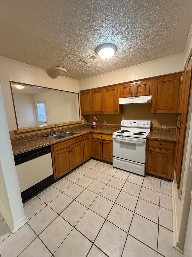Building Photo - 8207 Bayou Fountain Ave