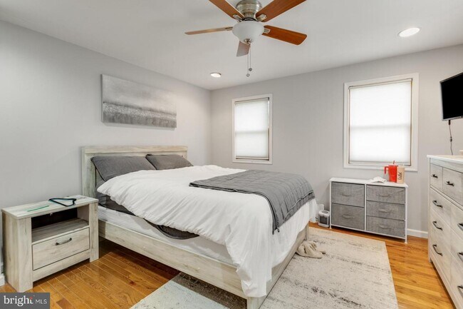 Building Photo - 920 S 16th St