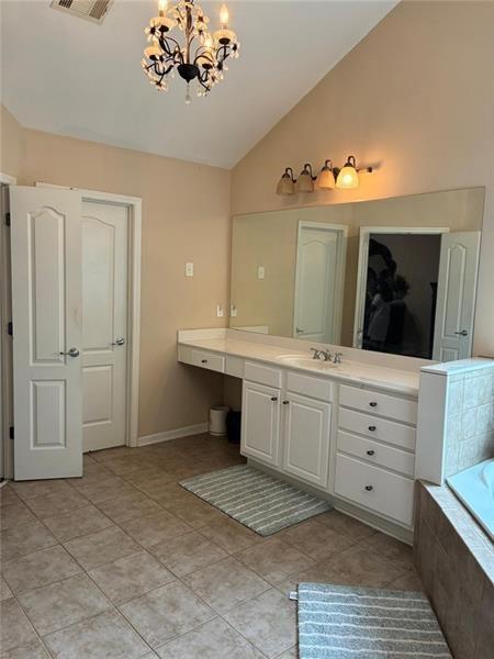 Building Photo - 1880 Manor View