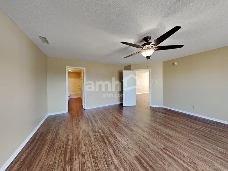 Building Photo - 8441 Wheatfield Dr