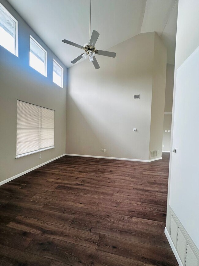 Building Photo - For Lease 3 Bed | 2 Bath | Open Concept | Vaulted Ceilings | 2-Car Garage| Corpus Christi