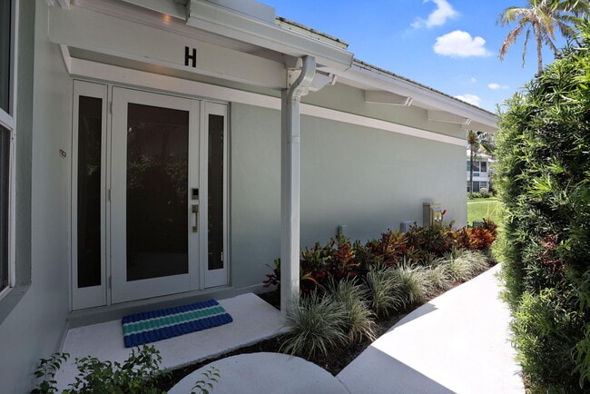 Building Photo - 320 S Ocean Blvd