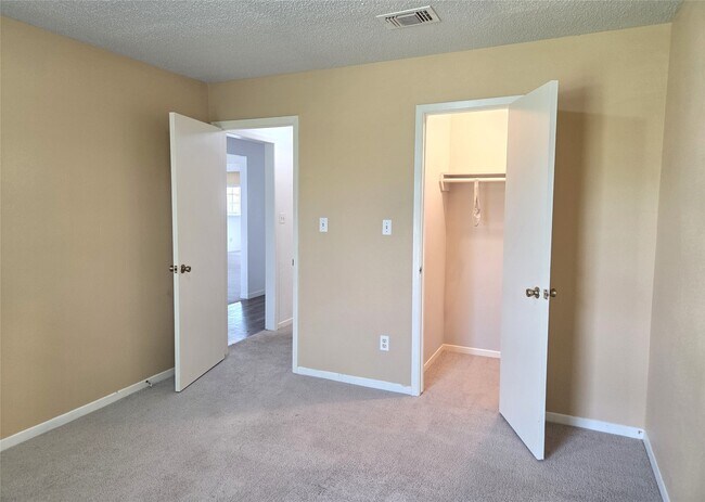 Building Photo - 13427 Juniper Point Dr