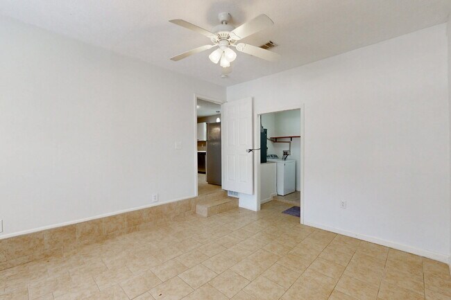 Building Photo - 2304 Staunton Dr