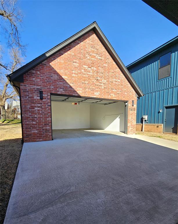 Building Photo - 1615 NE 9th St