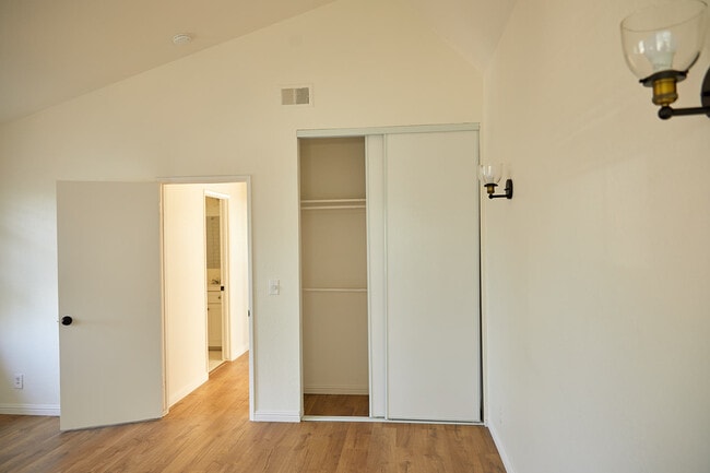 Building Photo - 364 Orizaba Ave