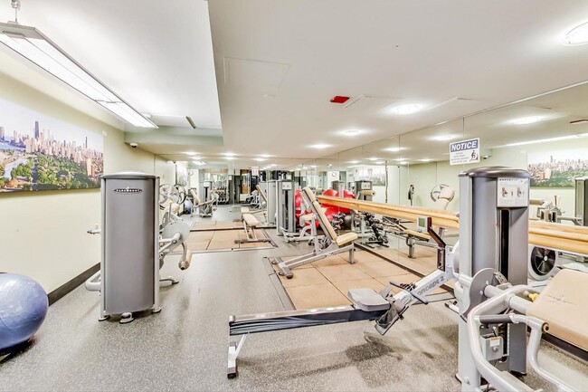 Building Photo - 345 N La Salle Dr