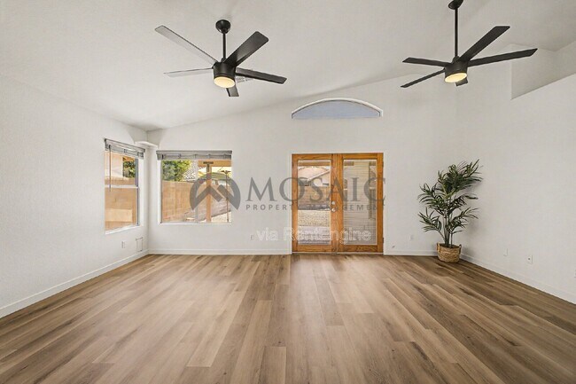 Building Photo - 1271 W Gail Dr