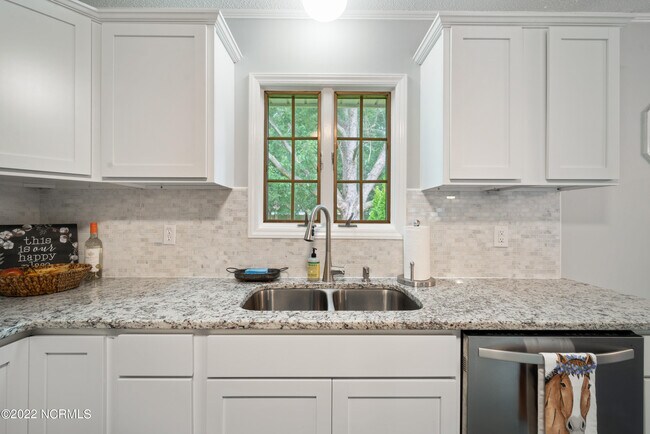 Building Photo - 805 Deblea Ct