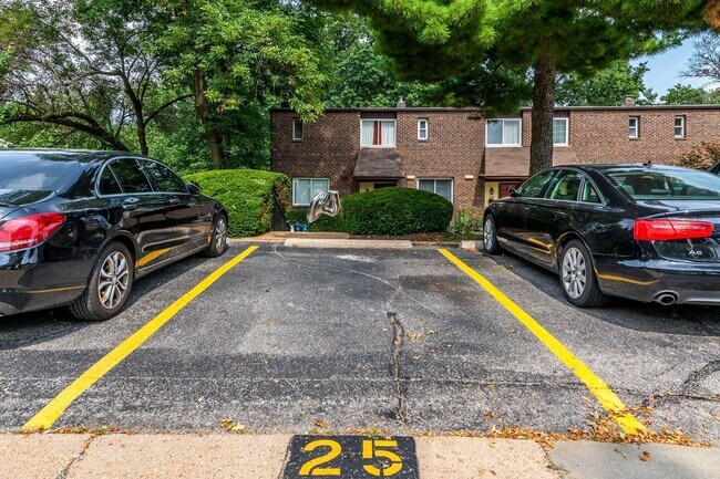 Building Photo - 25 Tower Hill Ct