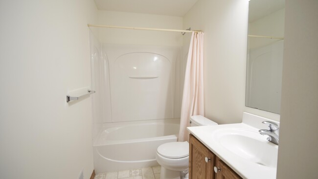 Building Photo - 15250 Florist Cir