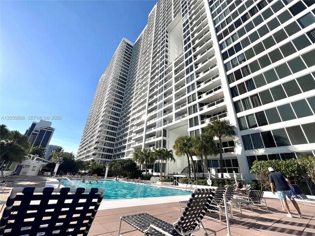 Building Photo - 1717 N Bayshore Dr