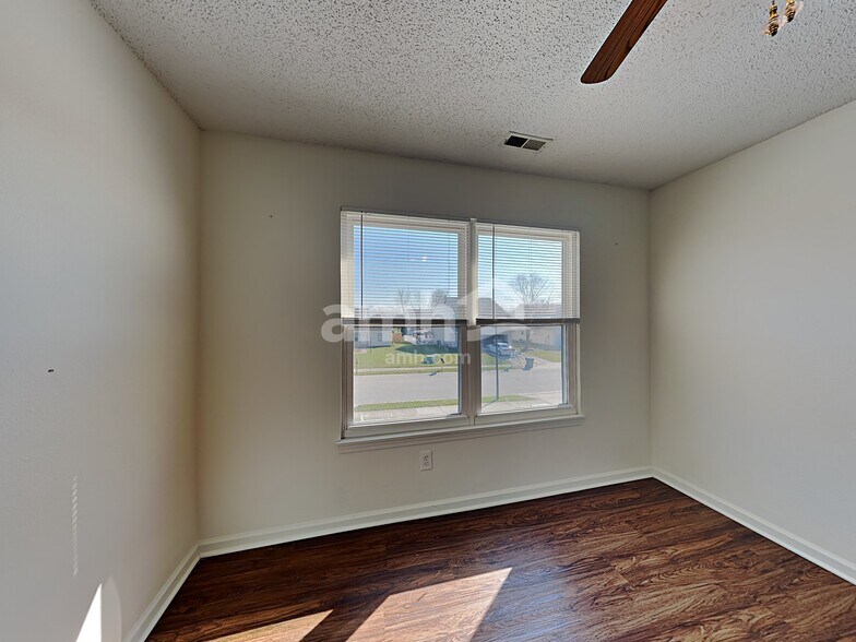 Building Photo - 1676 Sweetwater Ln