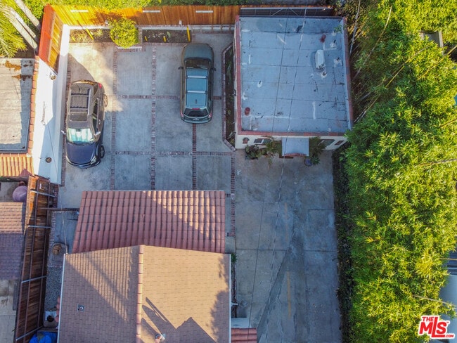 Building Photo - 642 N La Jolla Ave