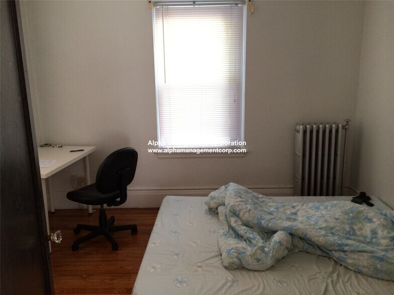 Building Photo - 349 Pleasant St