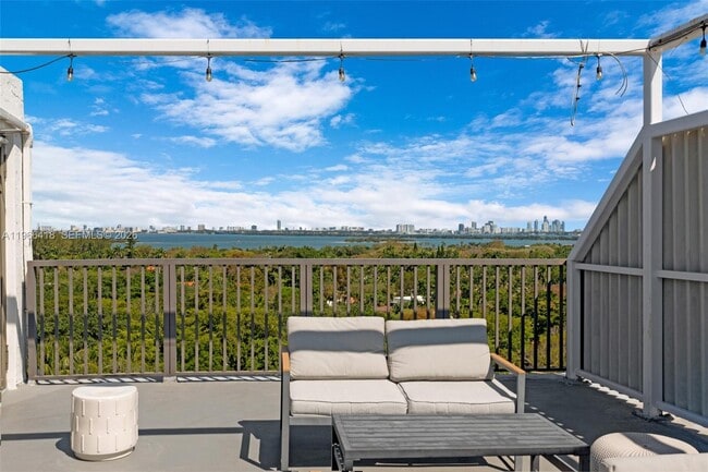 Building Photo - 5781 Biscayne Blvd