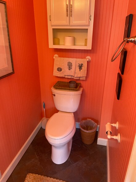 Building Photo - 2010 Shepard St