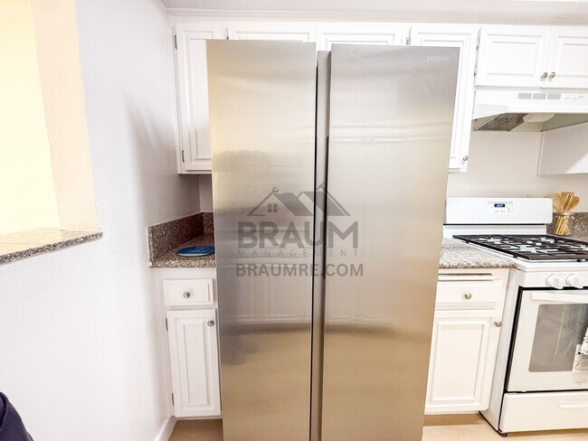 Building Photo - 11839 Burbank Blvd