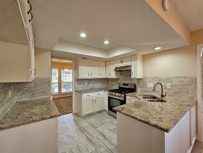 Building Photo - 8314 Streamside Dr