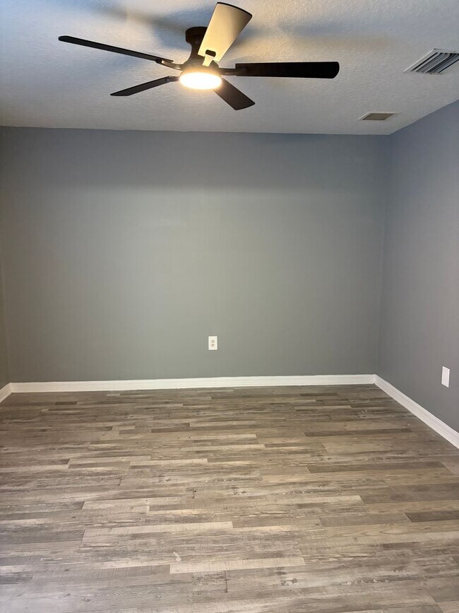 Building Photo - Beautiful 3 Bedroom Home in Groveland, FL!