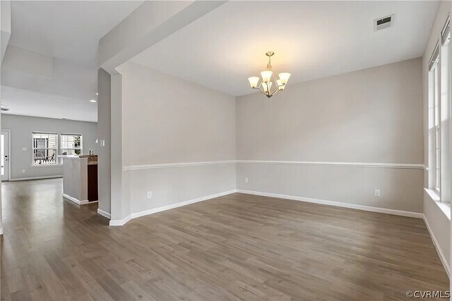 Building Photo - 8127 Creekside Village Dr