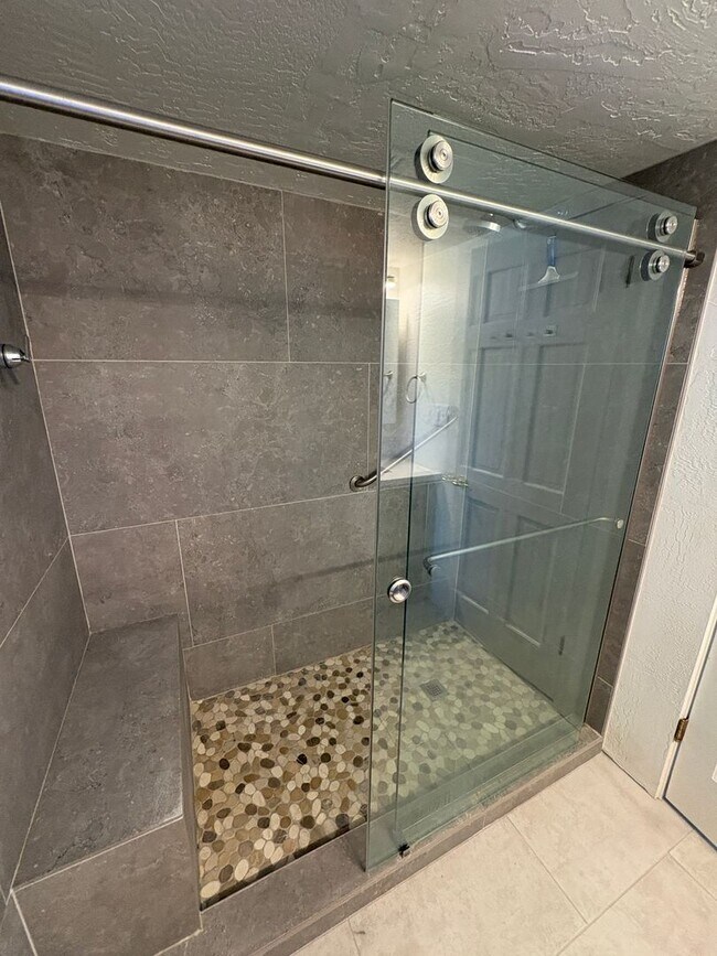 Building Photo - Unfurnished, 1-Year Long-Term Rental