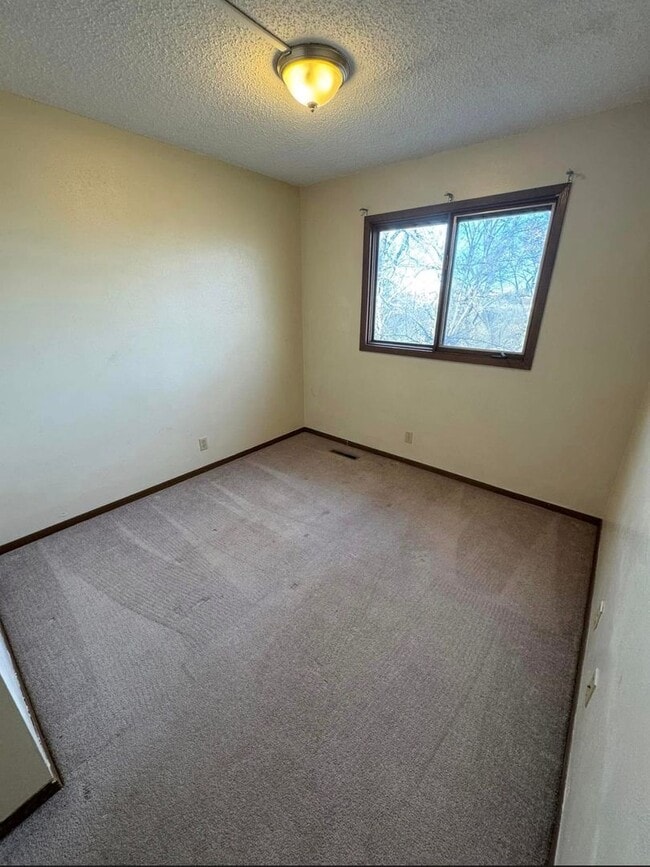 Building Photo - 743 Westridge Rd