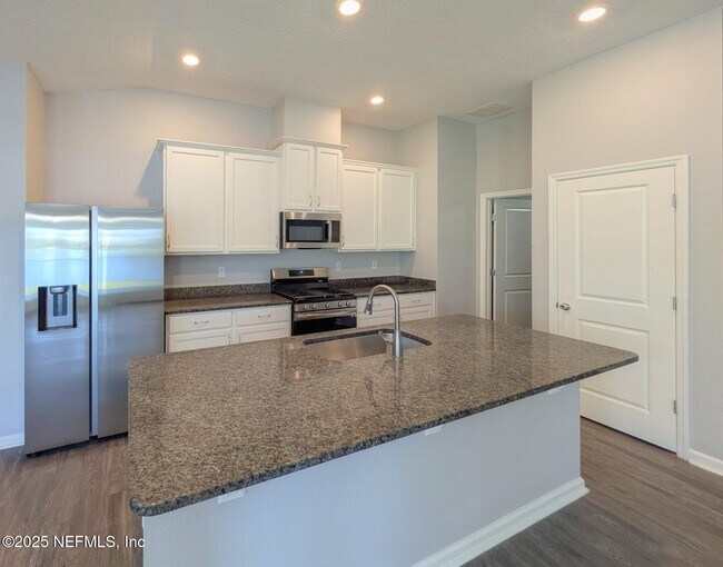 Building Photo - 60 Yellowfin Dr