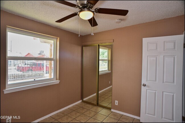 Building Photo - 9004 Acatlan Ln