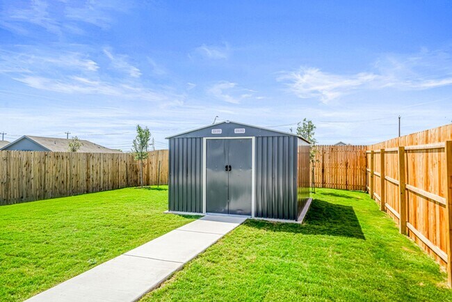 Building Photo - **Experience Modern Living in Valle Sol  T...