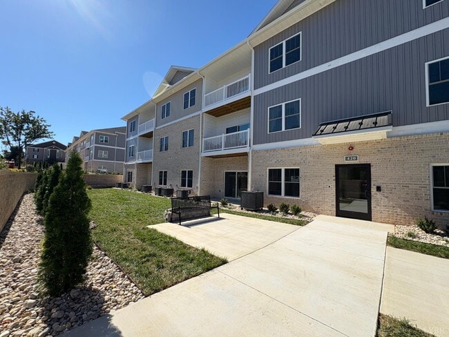 Building Photo - 420 Capstone Dr