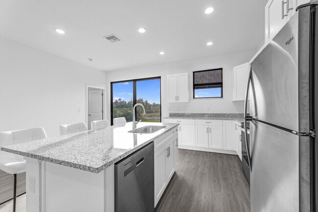 Building Photo - 2801 Nancy Dr