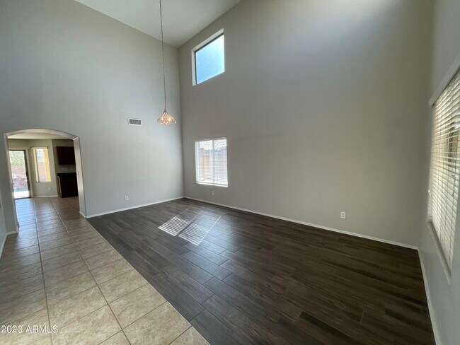 Building Photo - 3517 E Crescent Way