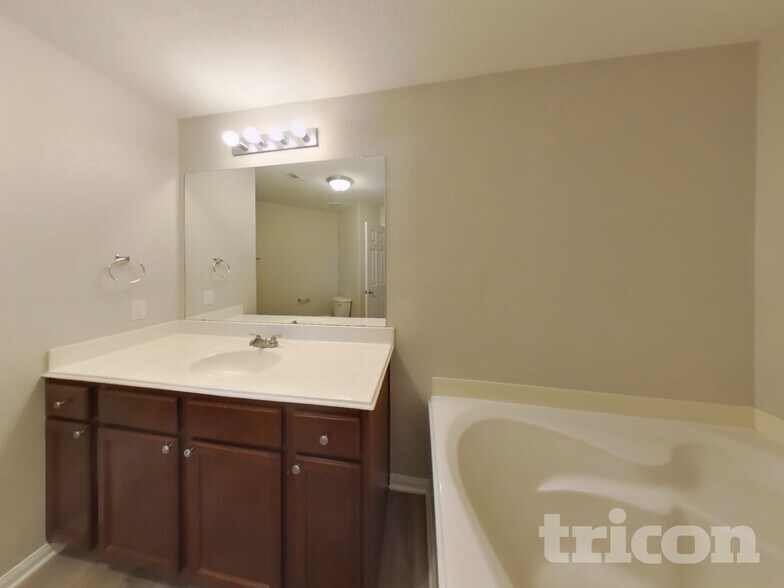 Building Photo - 11651 Luckey Vista