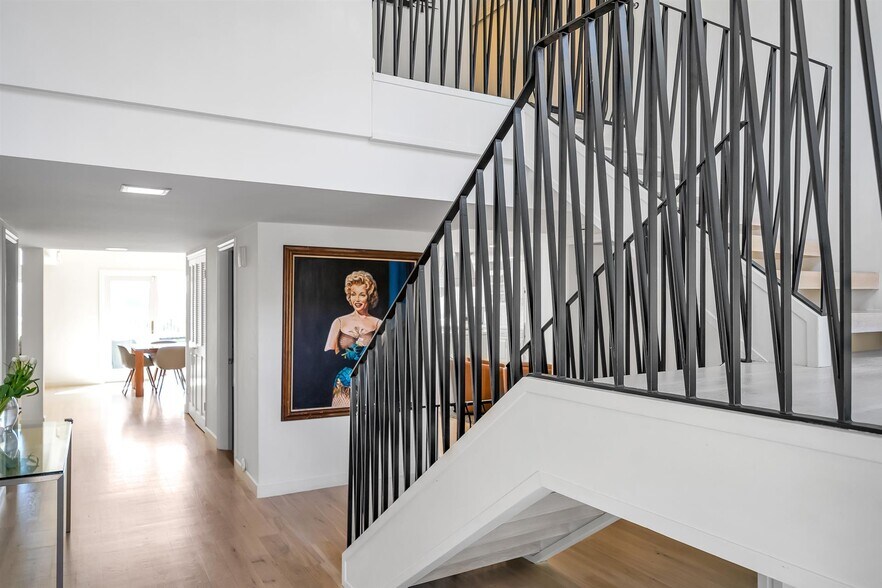 Building Photo - 2324 Banyan Dr