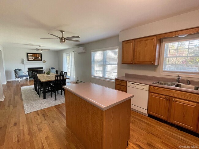 Building Photo - 59 Peconic Ave