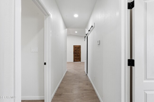 Building Photo - 536 James St