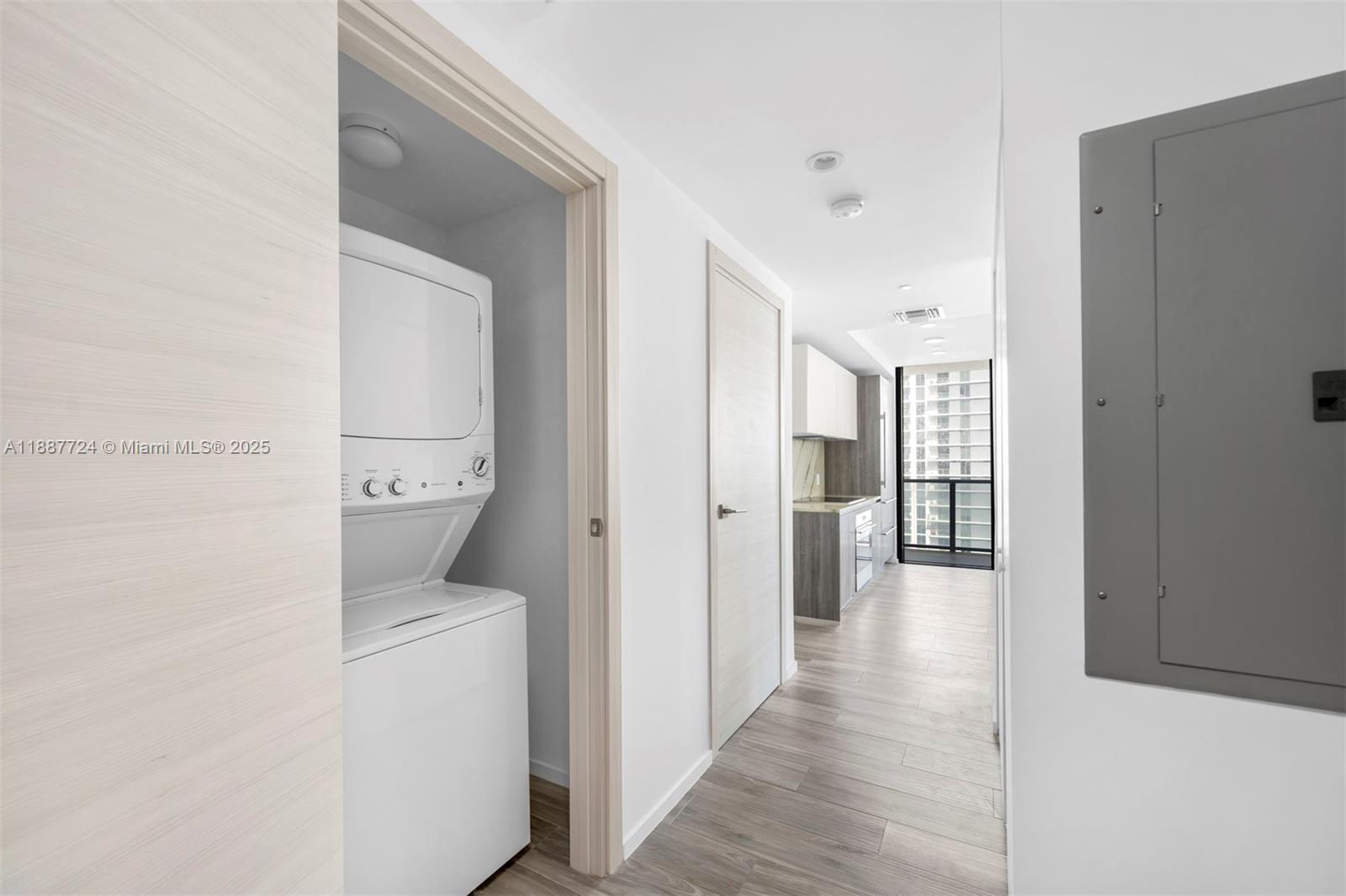 Building Photo - 801 S Miami Ave