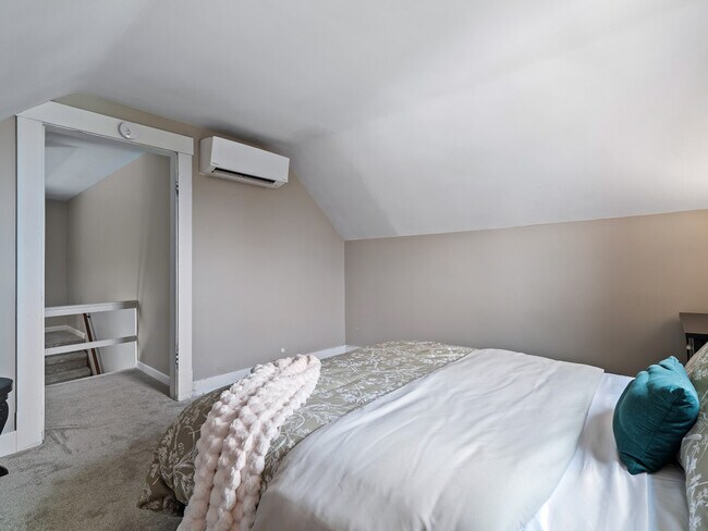 Building Photo - 679 Washington St