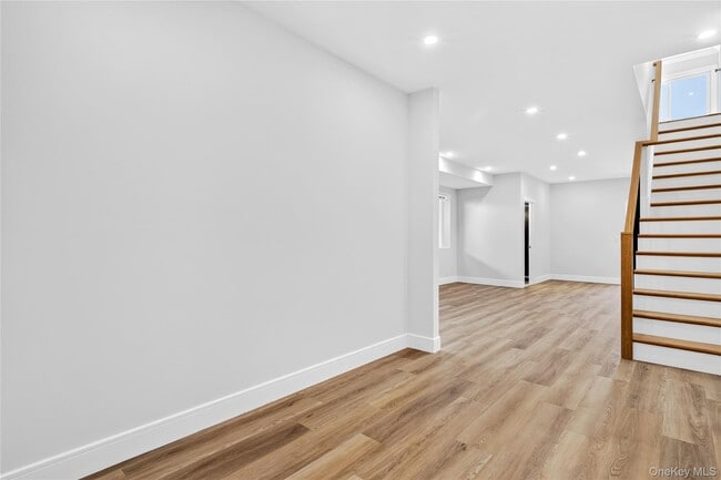 Building Photo - 42 Linwood Rd N
