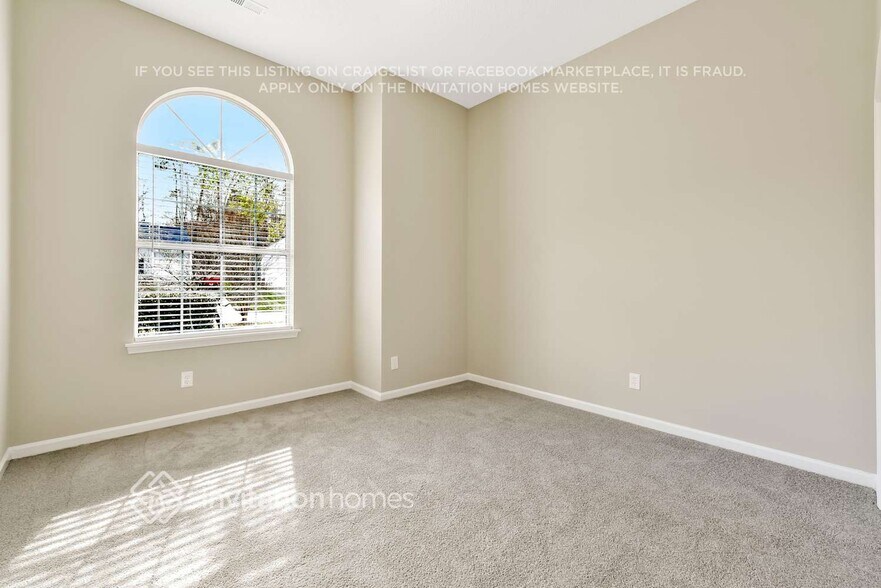 Building Photo - 7030 Daerwood Pl