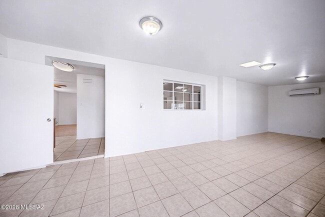 Building Photo - 2531 E 19th St