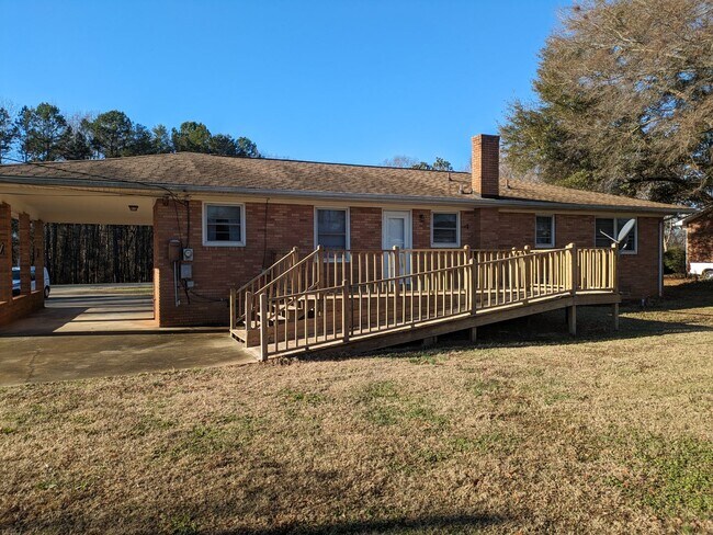 Building Photo - New listing in Mooresville!