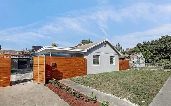 Building Photo - 608 N 24th Ave
