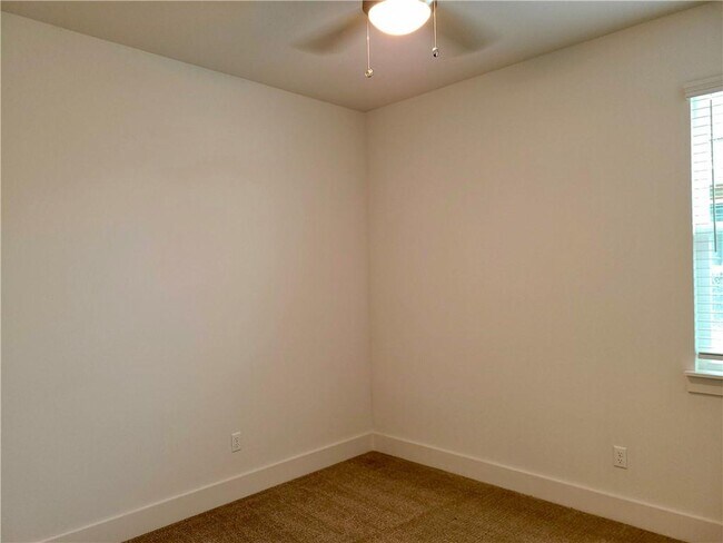 Building Photo - 1265 Summerbrooke Cir
