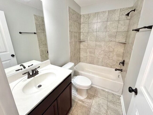 Building Photo - Move In Special! Available Now! 4-Bedroom ...