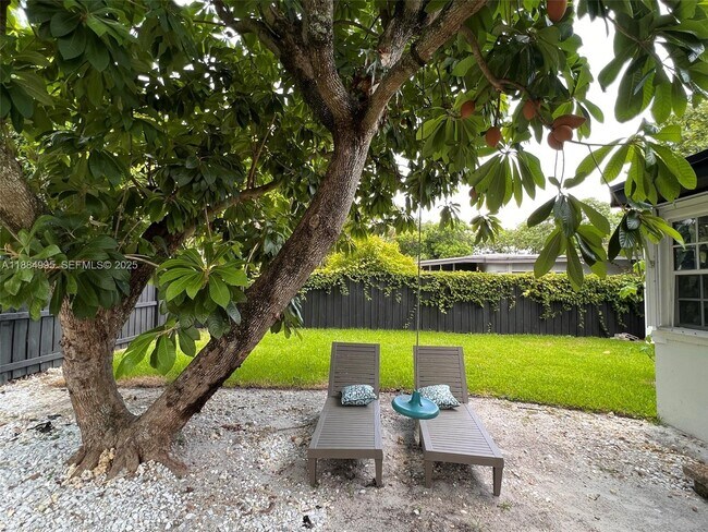 Building Photo - 347 NE 110th St