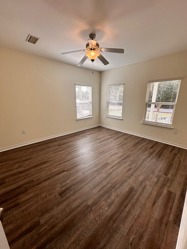 Building Photo - 1050 N County Hwy 393